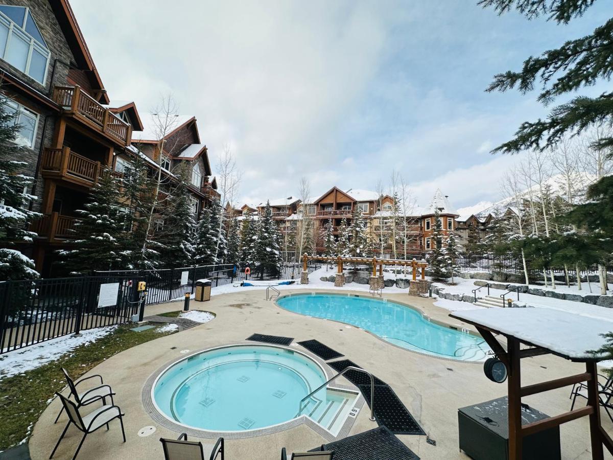 Canmore Mountain Retreat - Heated Pool & Hot-Tub Apartment Exterior photo