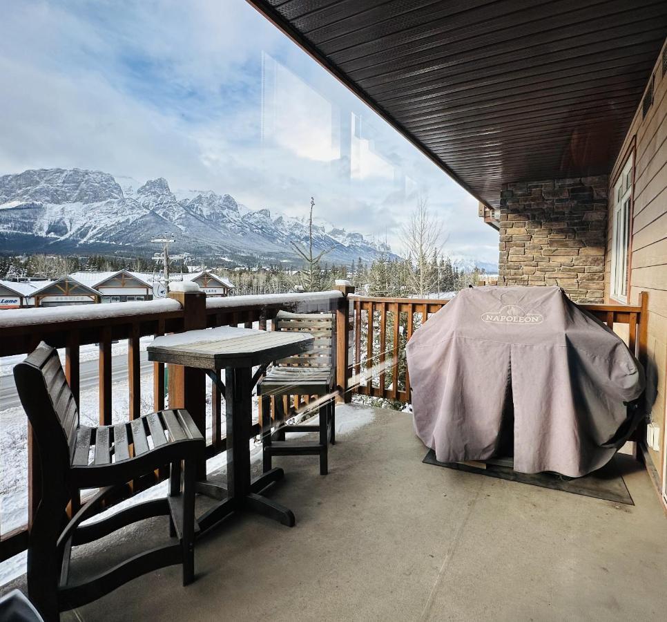 Canmore Mountain Retreat - Heated Pool & Hot-Tub Apartment Exterior photo